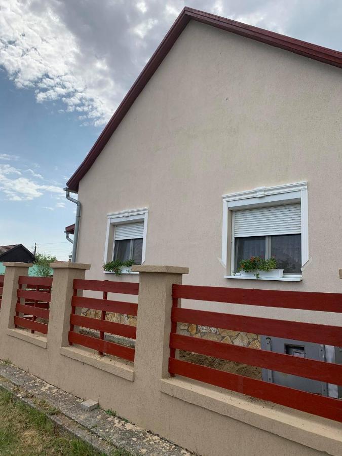 Magic Vendégház Abádszalók Esterno foto